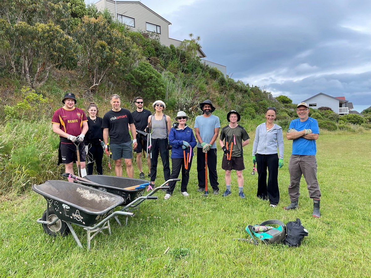 Team of volunteers from BNZ at Tawatawa Reserve